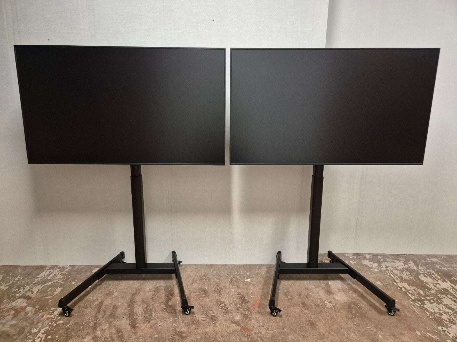 2x Samsung 65" 4K Oled met statief op wielen, Ophalen