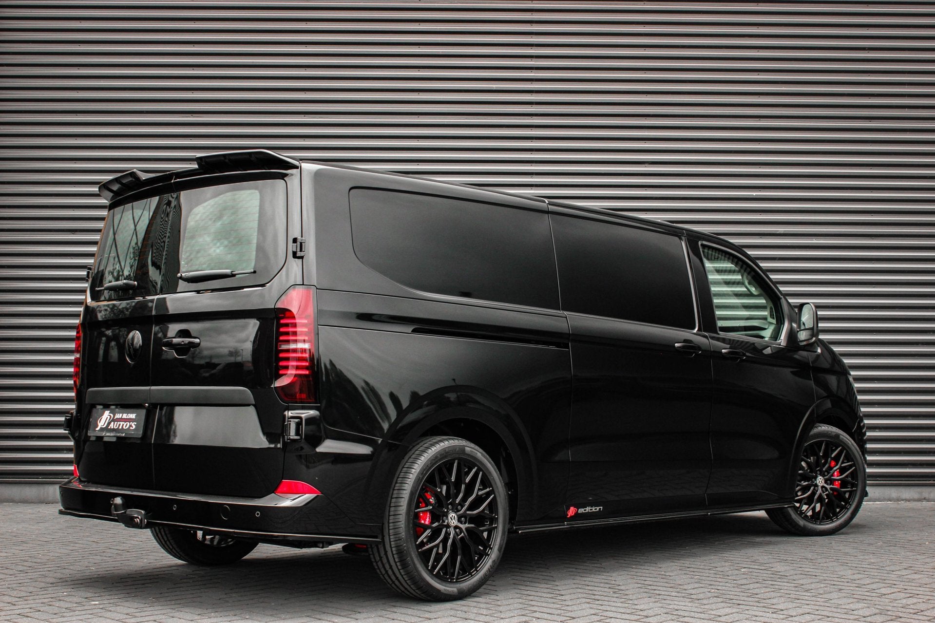 Volkswagen E-Transporter 34 L2H1 64kWh 218PK / JB- EDITON /, Auto's, Automaat, Achterwielaandrijving, Zwart, Zwart