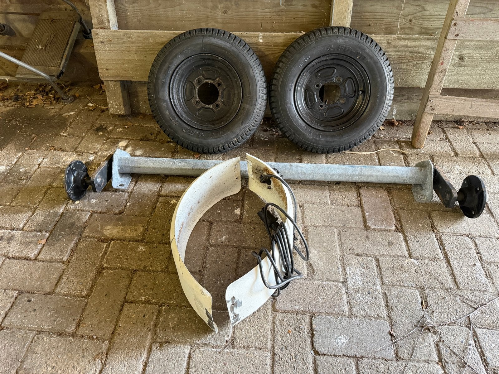 Aanhanger onderdelen: as, wielen, spatborden, verlichting, Auto diversen, Aanhangwagen-onderdelen, Ophalen, Gebruikt