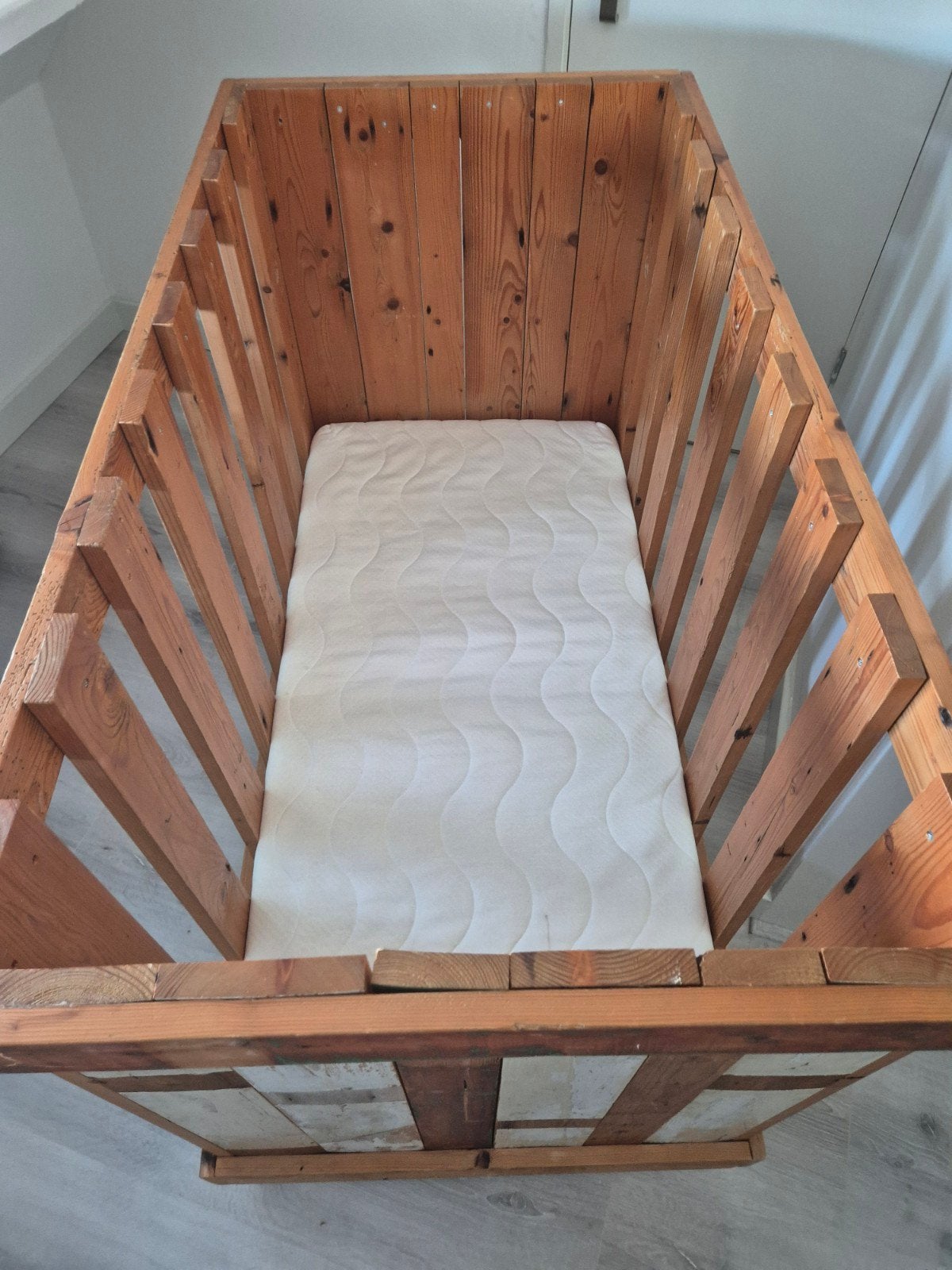 Ledikant met matras en beddengoed - Zo goed als nieuw matras, Kinderen en Baby's, Ophalen, Gebruikt, Ledikant