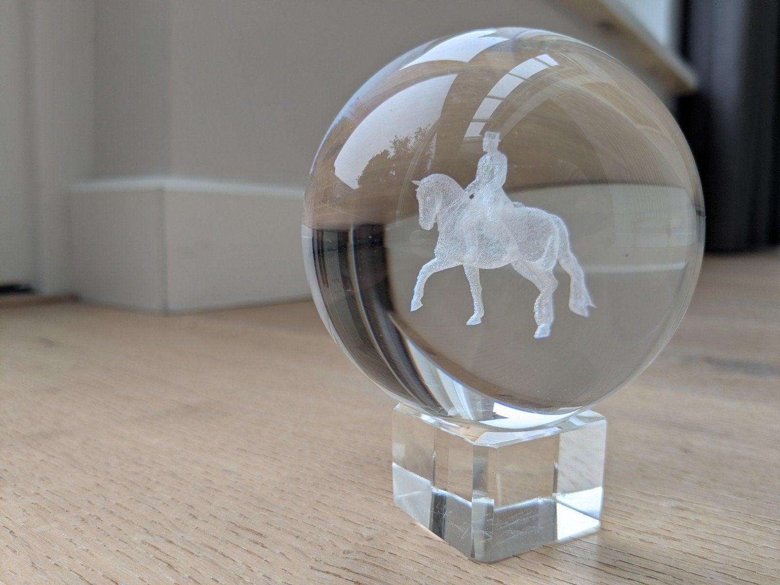 Kristallen glazen bol met paard met ruiter, Verzamelen, Ophalen of Verzenden, Zo goed als nieuw, Huisaccessoire