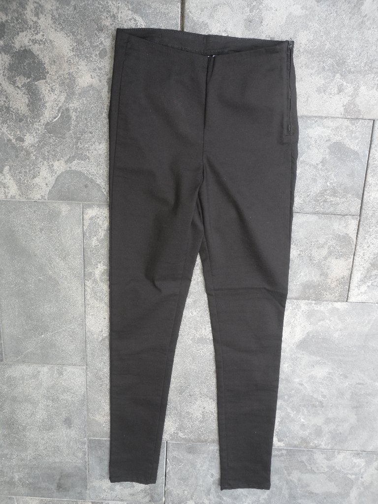 Divided zwarte broek maat 40, Maat 38/40 (M), Zwart, Ophalen of Verzenden, Zo goed als nieuw