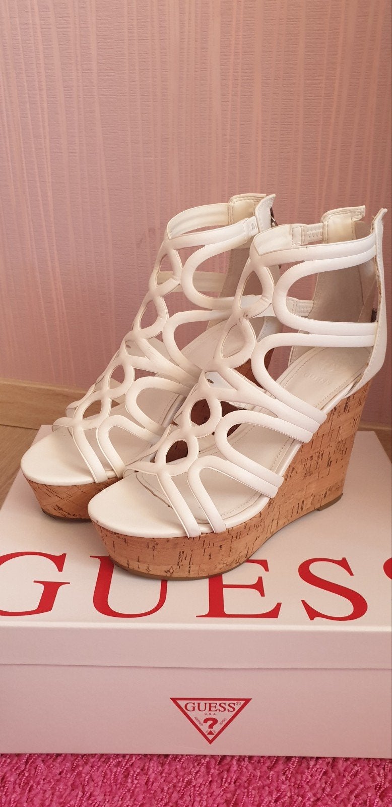 Guess witte sleehak sandalen maat 36, Kleding | Dames, Guess, Wit, Zo goed als nieuw, Sandalen of Muiltjes