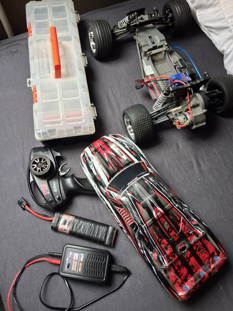 Traxxas Rustler 2WD BL-2S HD RC Auto, Hobby en Vrije tijd, Modelbouw | Radiografisch | Auto's, Elektro, Gebruikt, Auto offroad