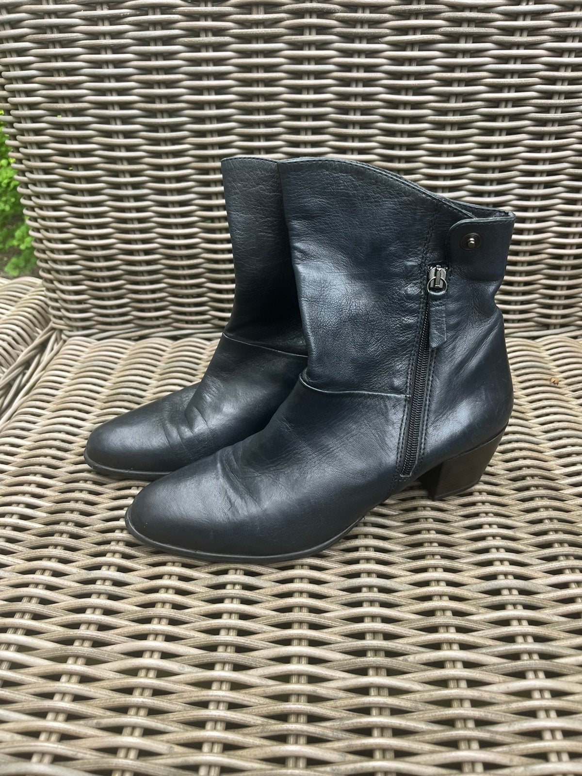 Te koop: donkerblauwe leren laarzen Tamaris, maat 40, Kleding | Dames, Schoenen, Blauw, Lage of Enkellaarzen, Nieuw, Ophalen of Verzenden