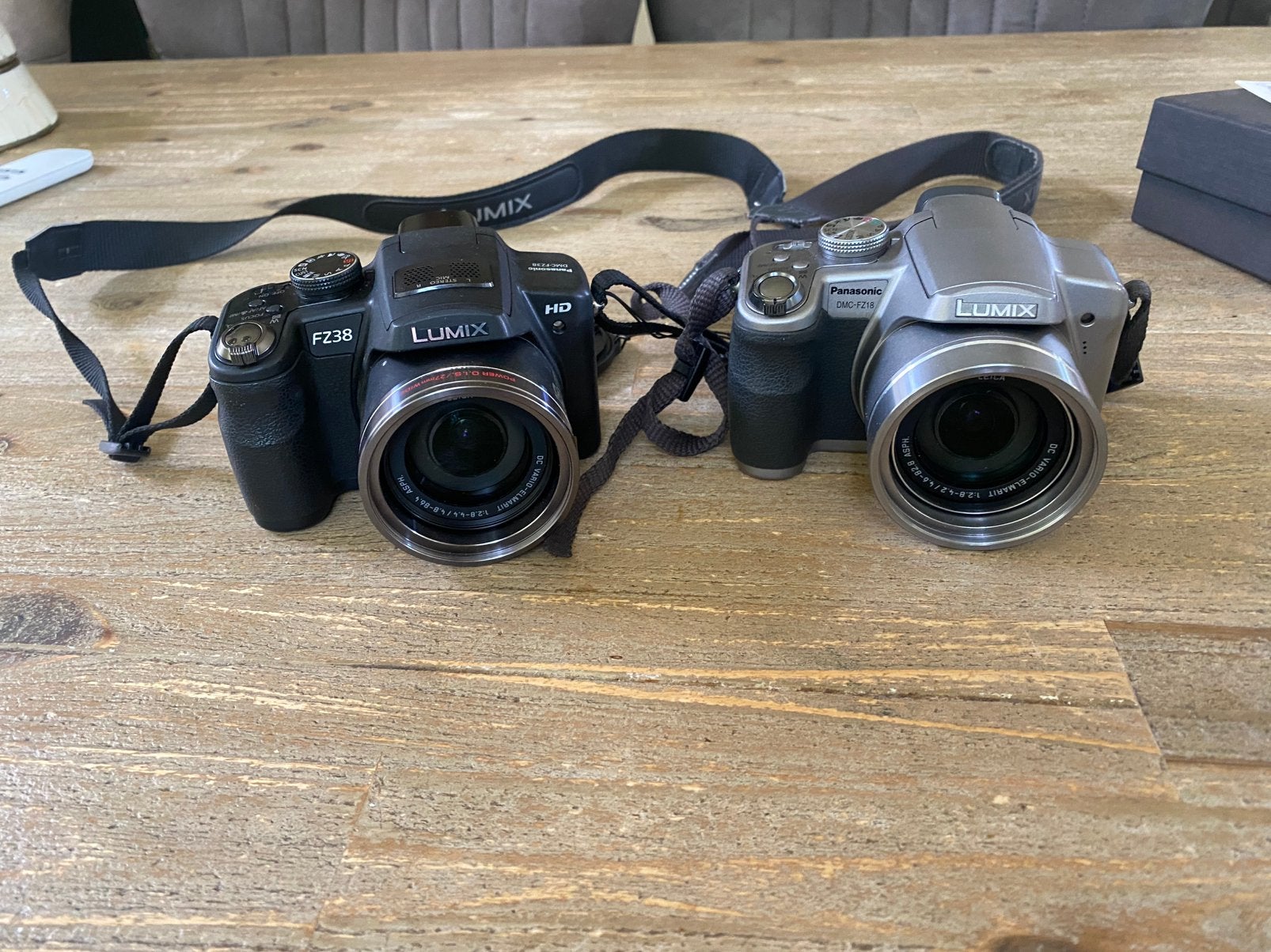 Panasonic FZ38 en Panasonic DMC FZ18 met oplader, Ophalen of Verzenden, Zo goed als nieuw, Overige Merken, 8 keer of meer