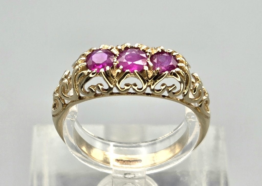Vintage gouden ring met edelsteen robijn. 2026/368