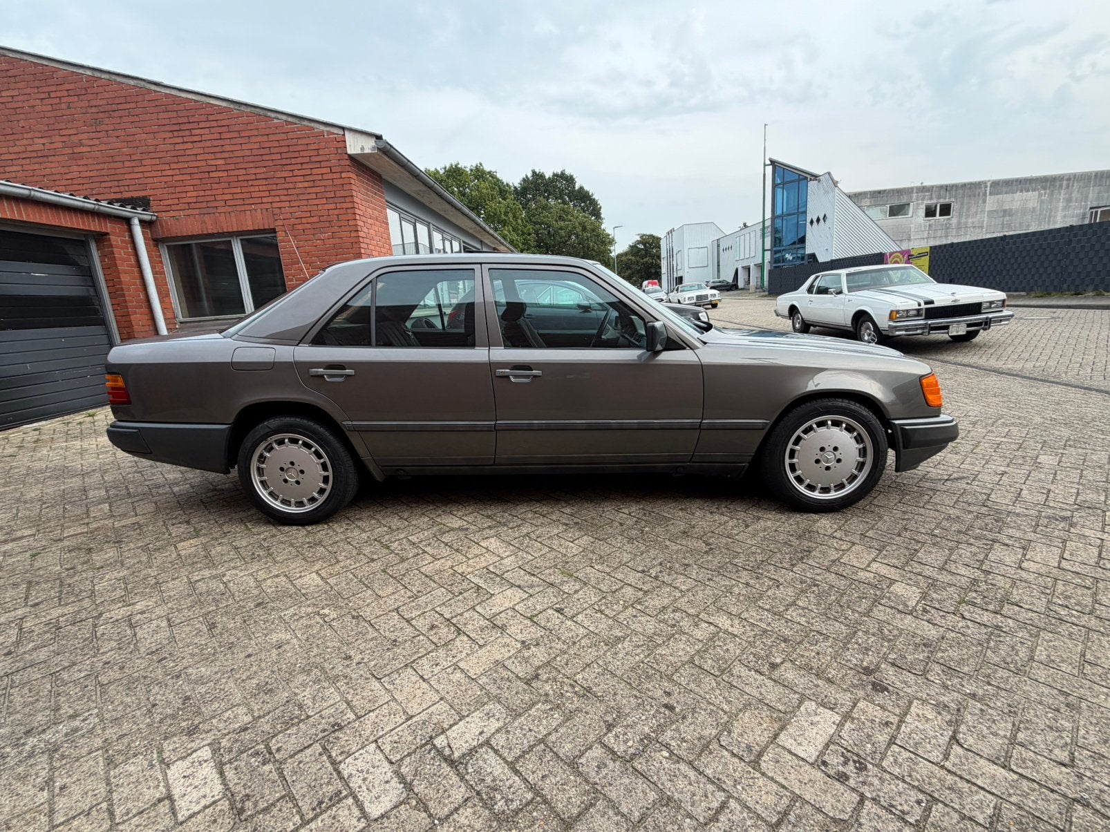 Mercedes-Benz 200-Serie 3.0 300 E K6 1986 Grijs, foto 6