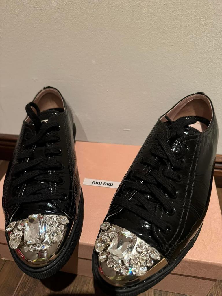 MIU MIU • PRADA • Sneakers Schoenen met Strass | Stenen - 39, Ophalen of Verzenden, Zo goed als nieuw, Zwart, Sneakers of Gympen