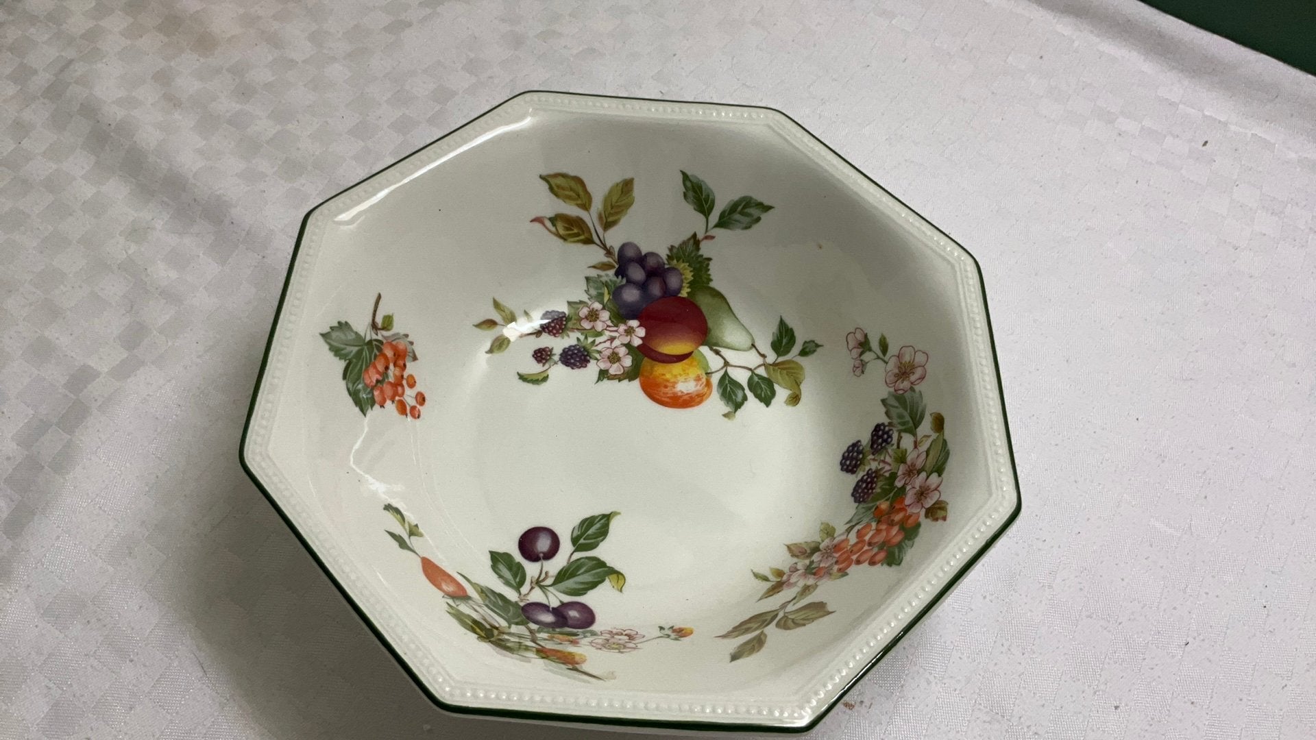 Johnson brothers,  schaal, fresh fruit,romantische tafel, Ophalen of Verzenden, Overige stijlen, Glas, Schaal of Schalen