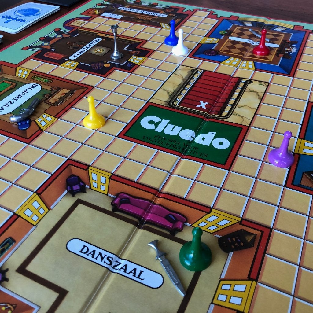 Sint: Cluedo - Spel - Grote doos - Vintage - Leuke wapens!, Drie of vier spelers, Ophalen of Verzenden, Gebruikt, Parker