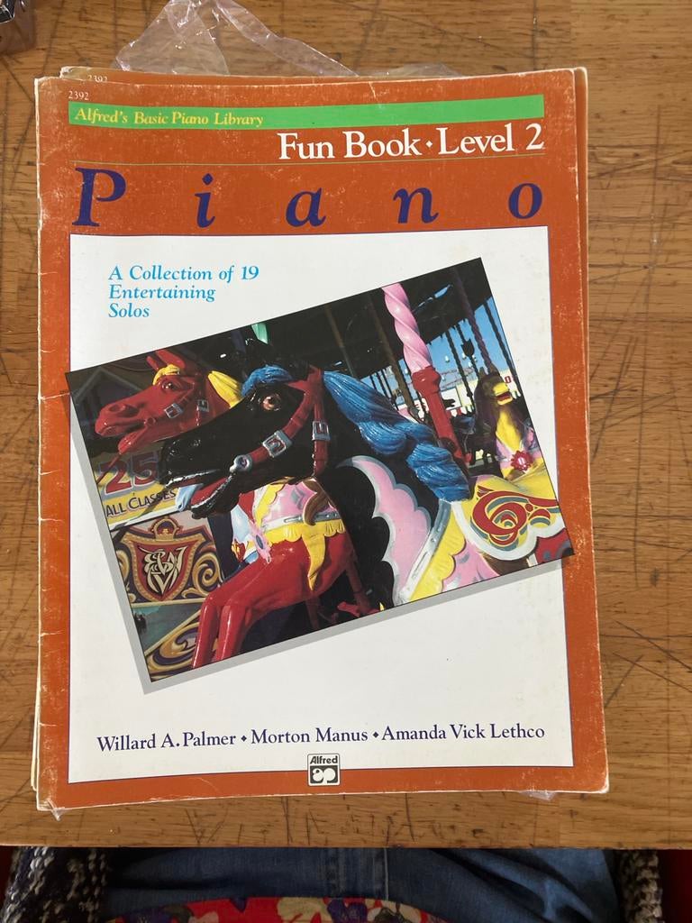 Alfred's Basic Piano Library Fun Book Level 2, Gebruikt, Overige genres, Les of Cursus, Ophalen of Verzenden