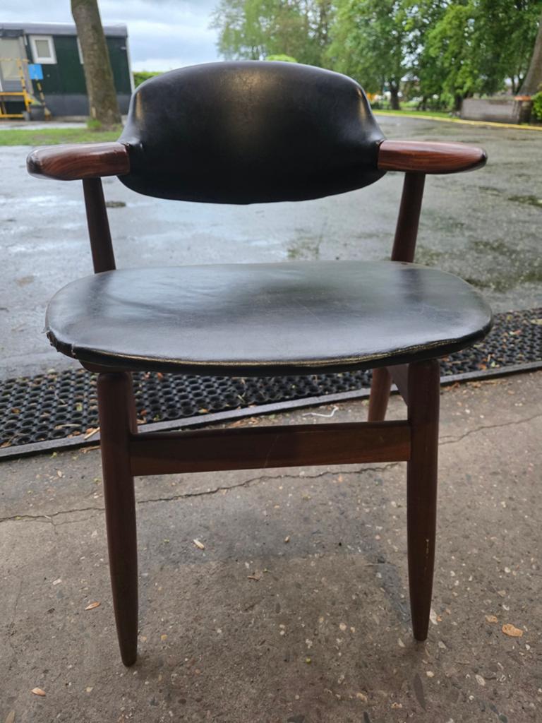 Vintage Teak Stoel met Zwarte Bekleding - Opknapper, Antiek en Kunst, Antiek | Meubels | Stoelen en Banken, Ophalen of Verzenden