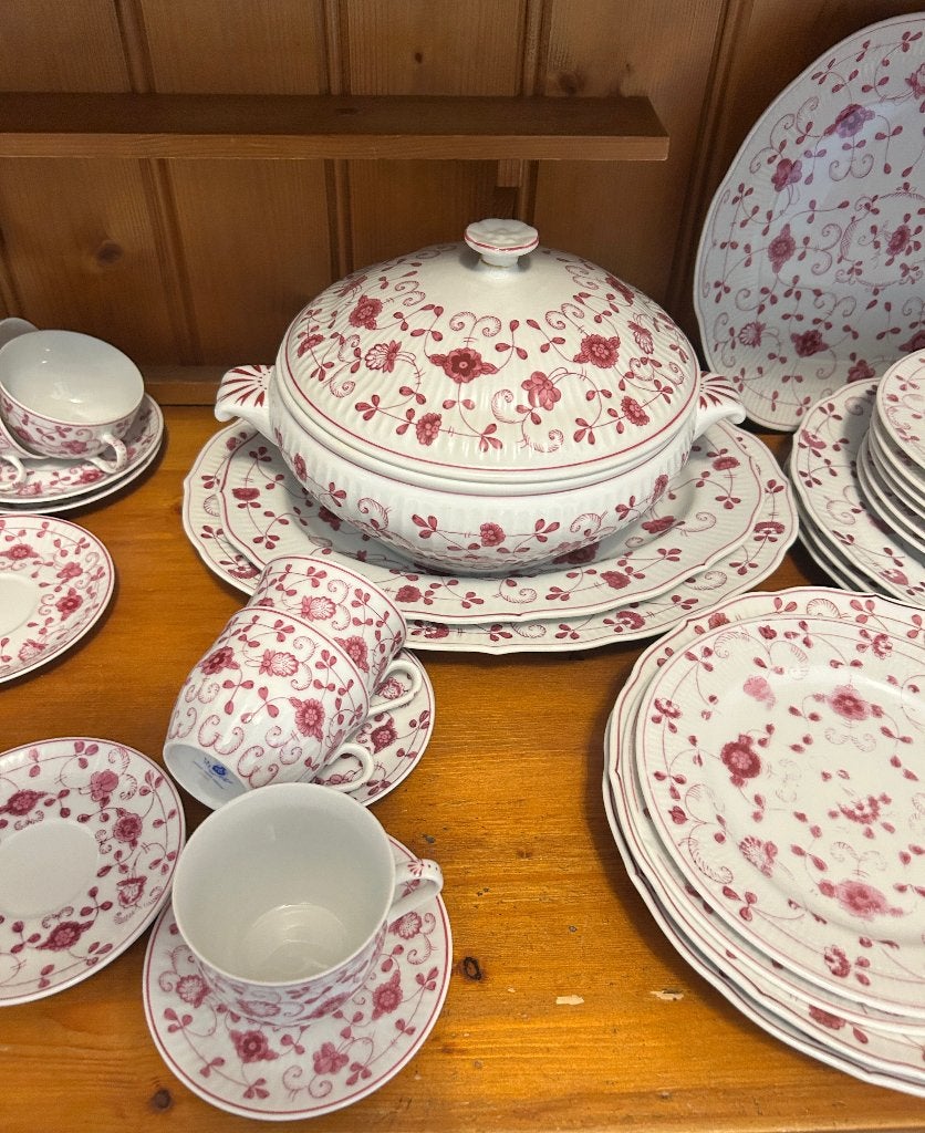 Lot;40 servies onderdelen van August Warnecke decor 'Purpur', Ophalen