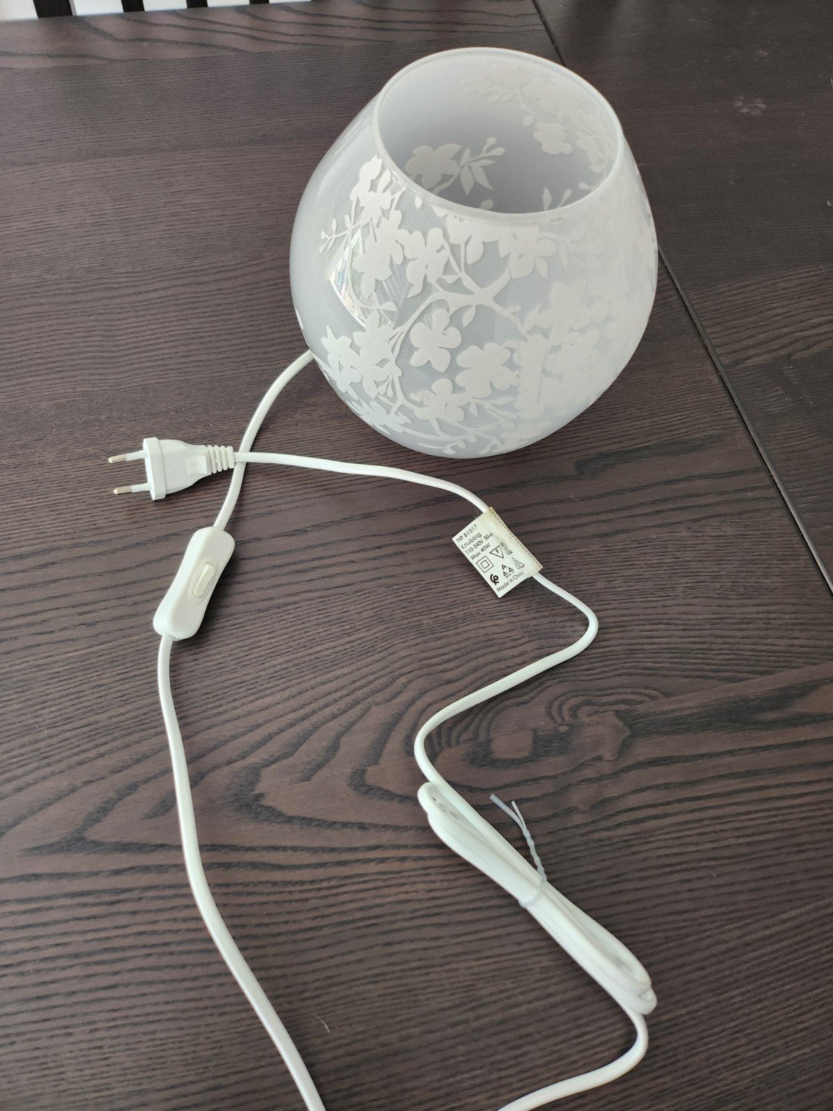 Witte tafellamp met bloemmotief - Knubbig, Ophalen, Gebruikt, Overige merken, Met schakelaar