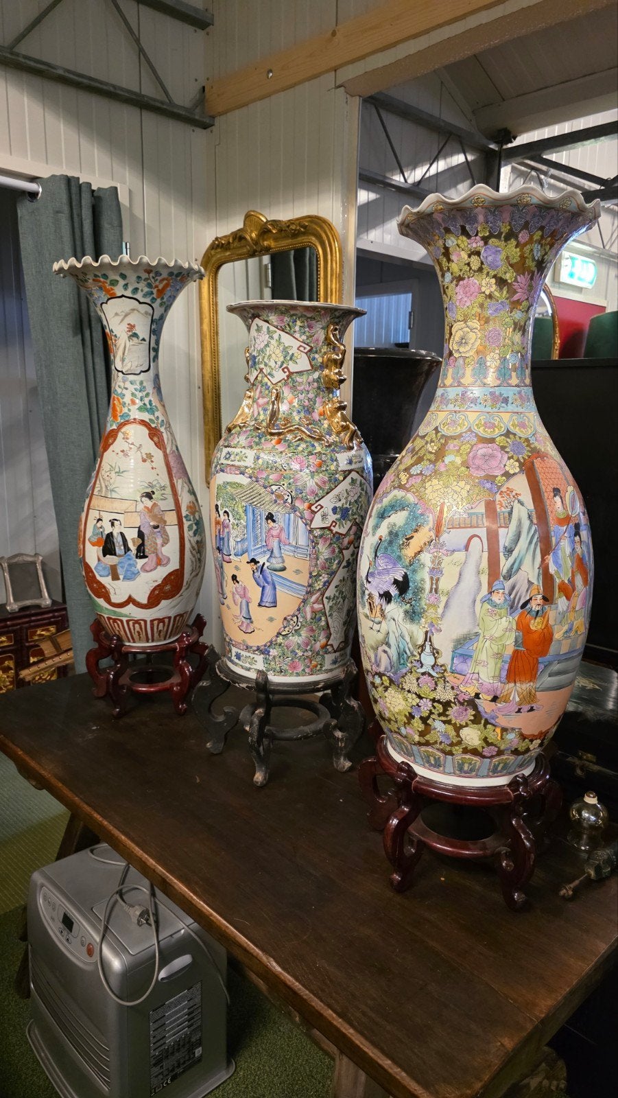 Drie zeer grote antieke Chinese vazen 1 meter 30