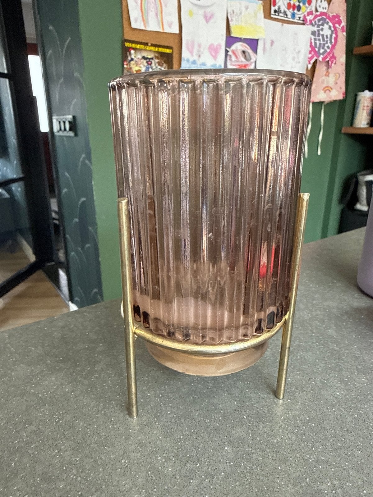 Gratis kaarsenhouder - Roze glas met gouden standaard, Huis en Inrichting, Woonaccessoires | Kandelaars en Kaarsen, Ophalen, Roze