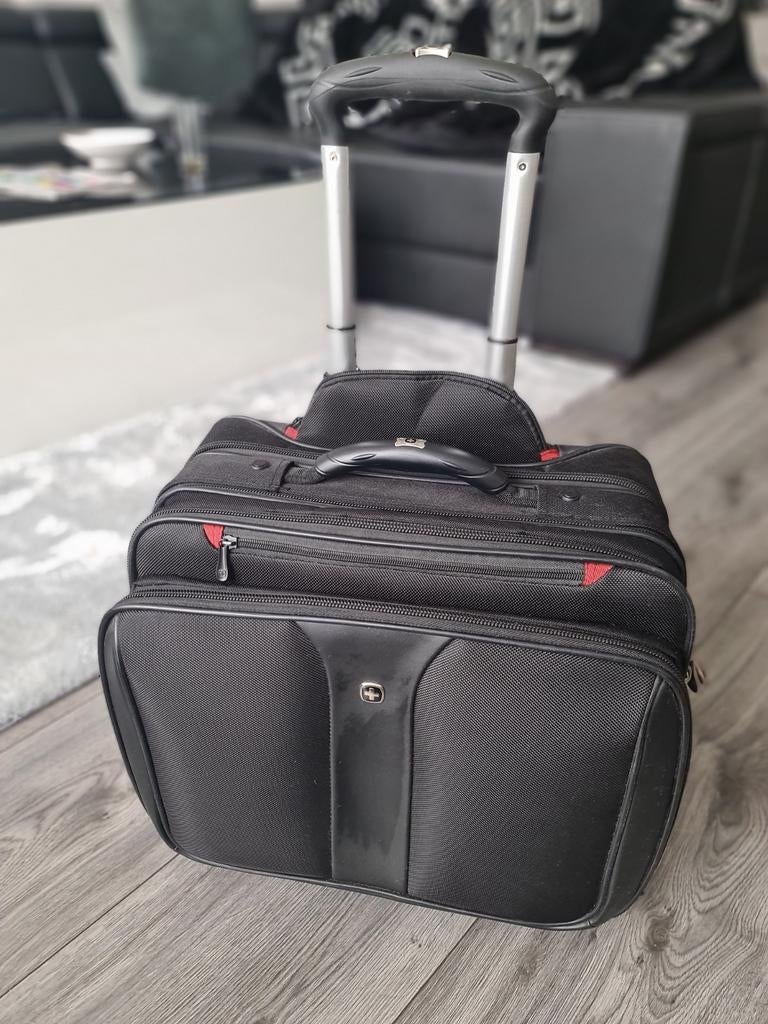Wenger patriot trolley met vier grote vakken laptop 17 inch, Ophalen, 17 inch of meer, Gebruikt, Trolleytas
