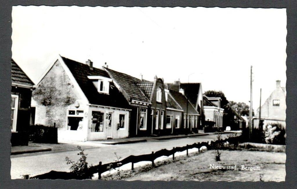 Oude Ansicht - BERGUM - Nieuwstad - Frl., Ophalen of Verzenden, 1940 tot 1960, Ongelopen, Friesland