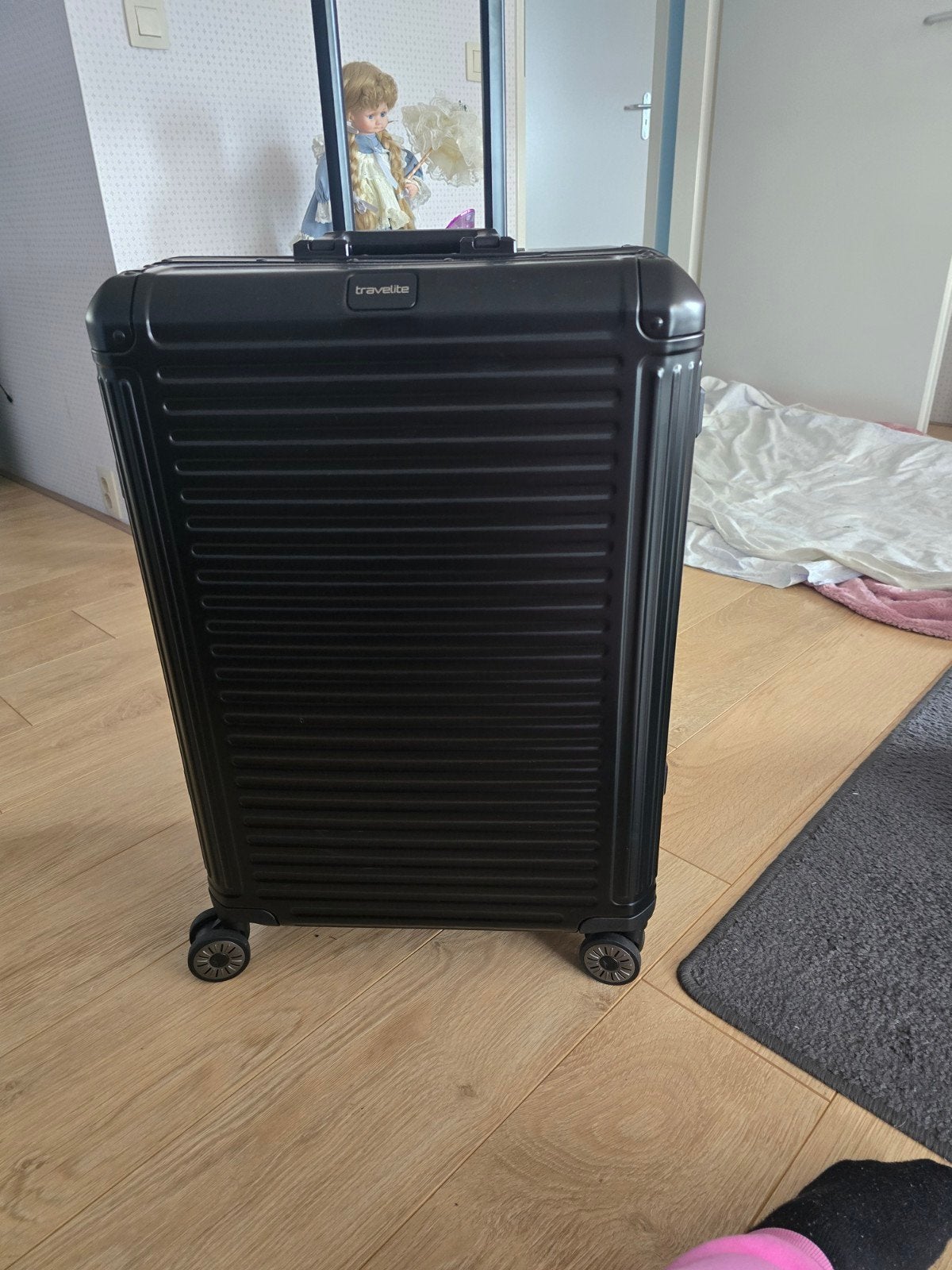 een splinterniewe koffer, Hard kunststof, 45 tot 55 cm, Ophalen of Verzenden, Zo goed als nieuw