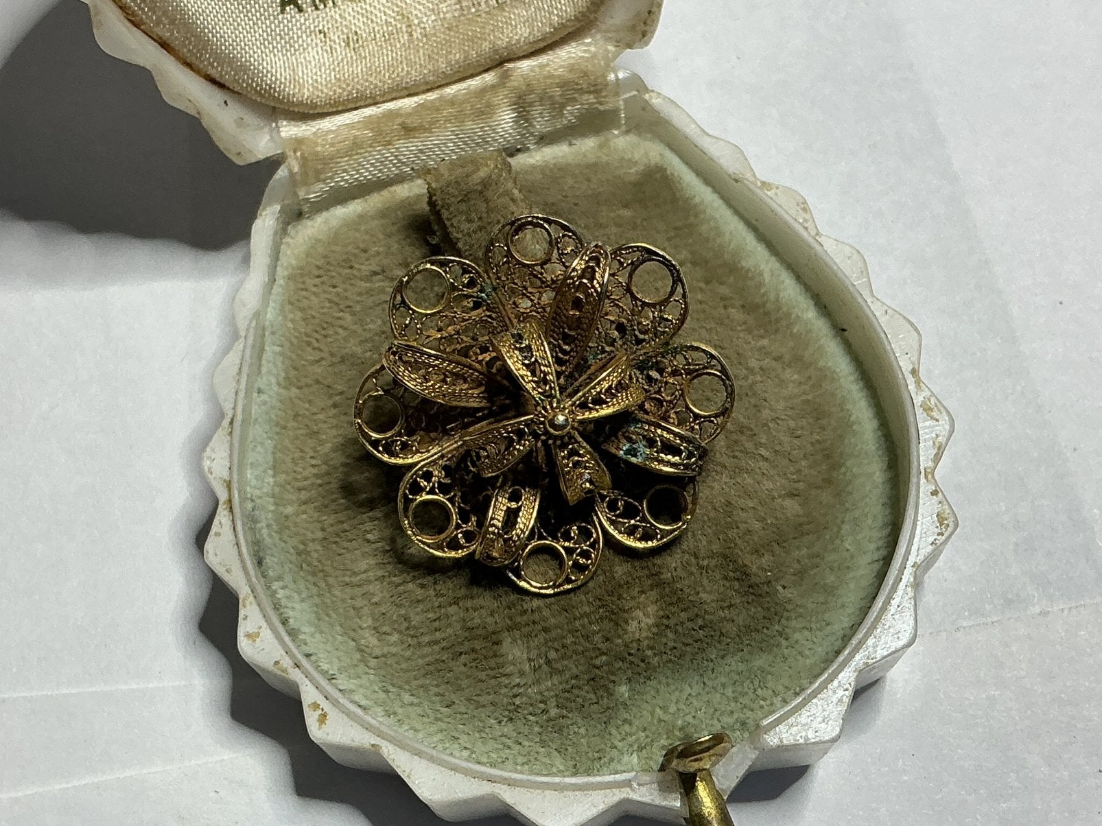 PRACHTIGE INDISCHE VERGULDE FILIGREIN BROCHE, Verzenden, Broche