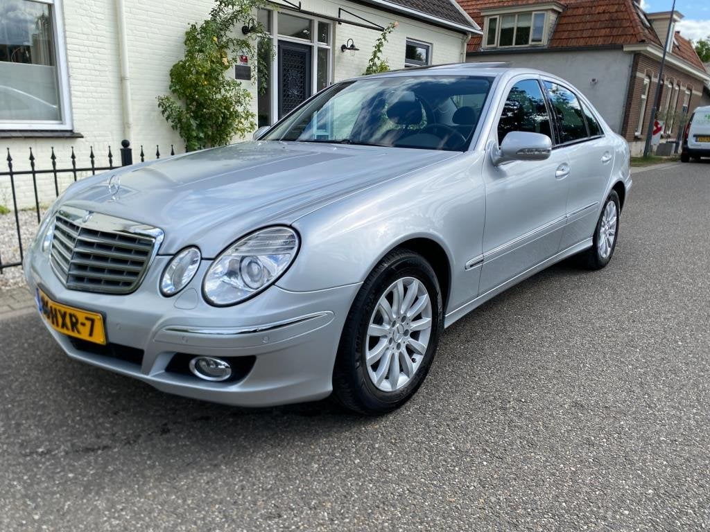 Mercedes-Benz E-klasse 200 K Aut,Elegance,Youngtimer,Nieuwst, Automaat, Gebruikt, Zwart, 4 cilinders