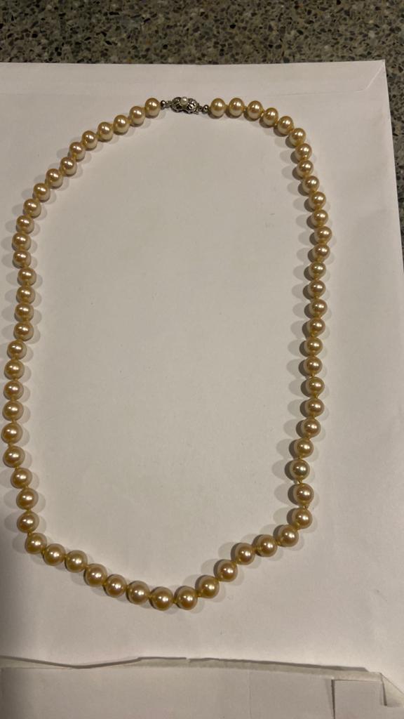 Parelketting met zilveren slot gemerkt 835, Ophalen of Verzenden, Zilver, Ketting, Met edelsteen