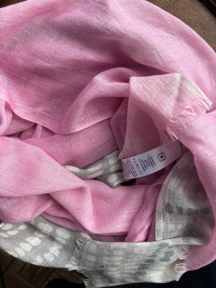 Mooie lange sjaal zijde cashmire, Kleding | Dames, Ophalen of Verzenden, Zo goed als nieuw, Sjaal