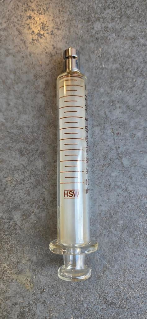 Antieke glazen injectiespuit spuit HSW, Ophalen