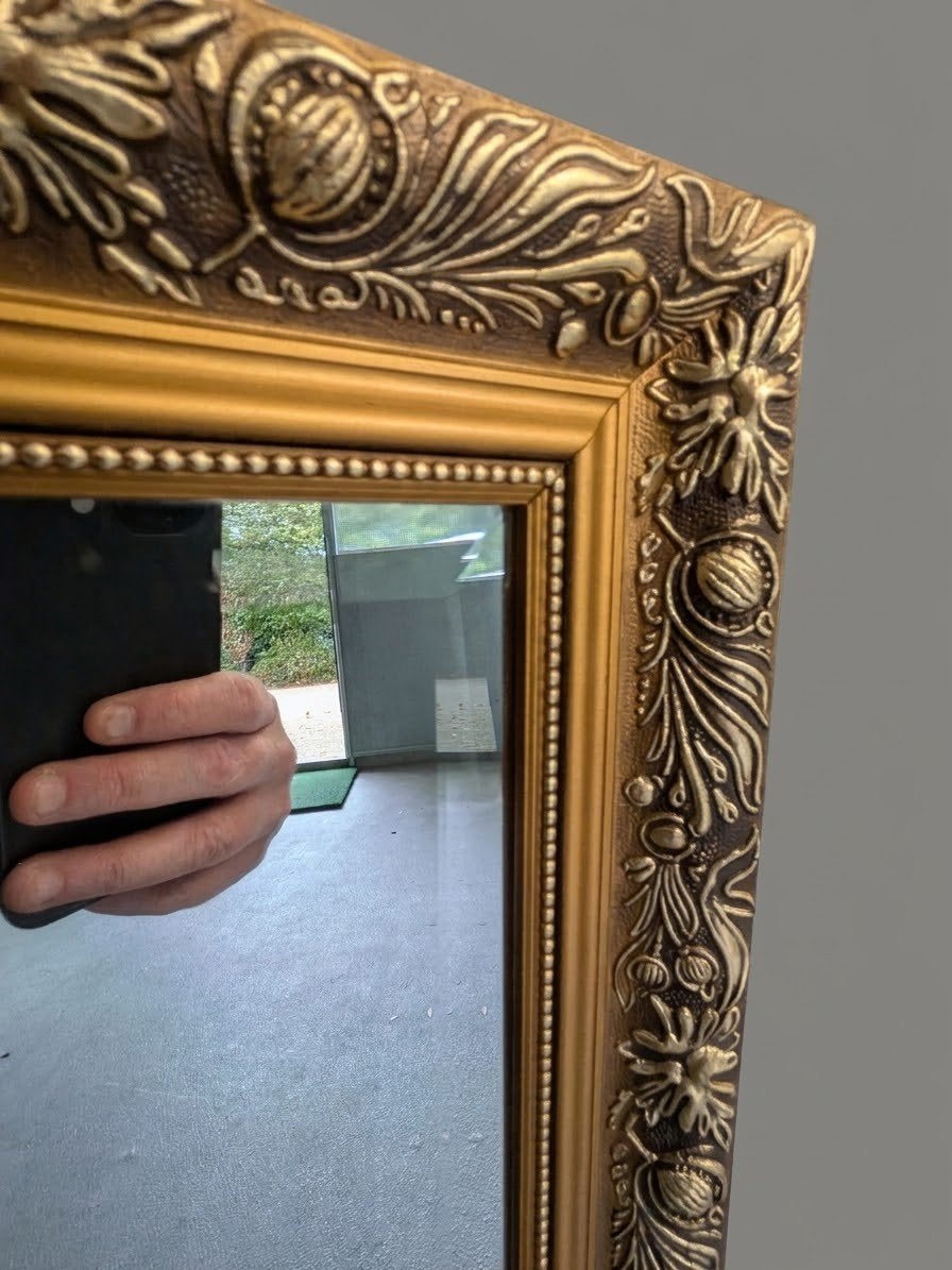 Klassieke Spiegel met Gouden Ornamentenlijst – 97 x 66 cm, Ophalen, Zo goed als nieuw, Minder dan 100 cm, Rechthoekig