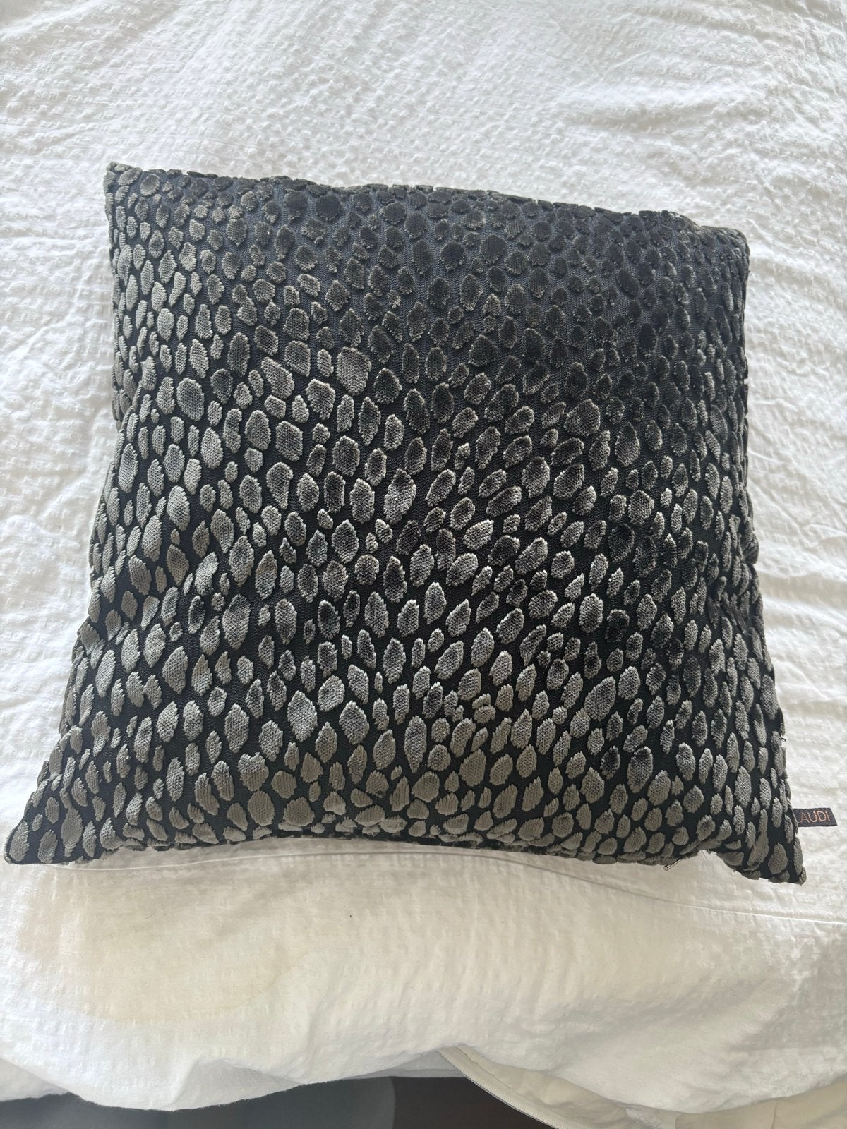 Claudi sierkussen met print - Zo goed als nieuw, Huis en Inrichting, Zwart, Met print, Vierkant, Ophalen of Verzenden