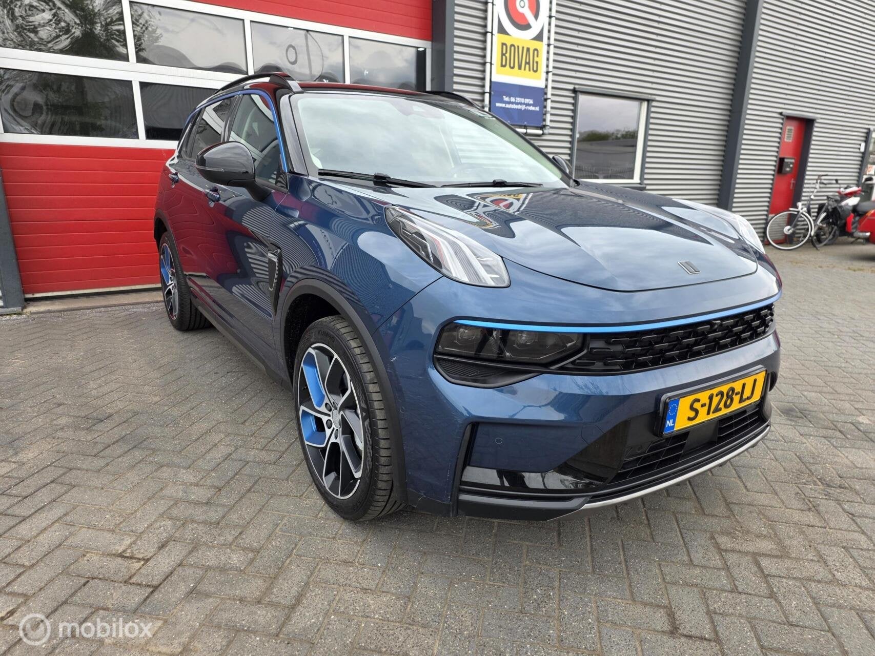 Lynk & Co 01 - 1.5 261pk PHEV 7DCTH | 2023| PanoramaDak | 36, 1800 kg, Euro 6, Blauw, 120 €/maand