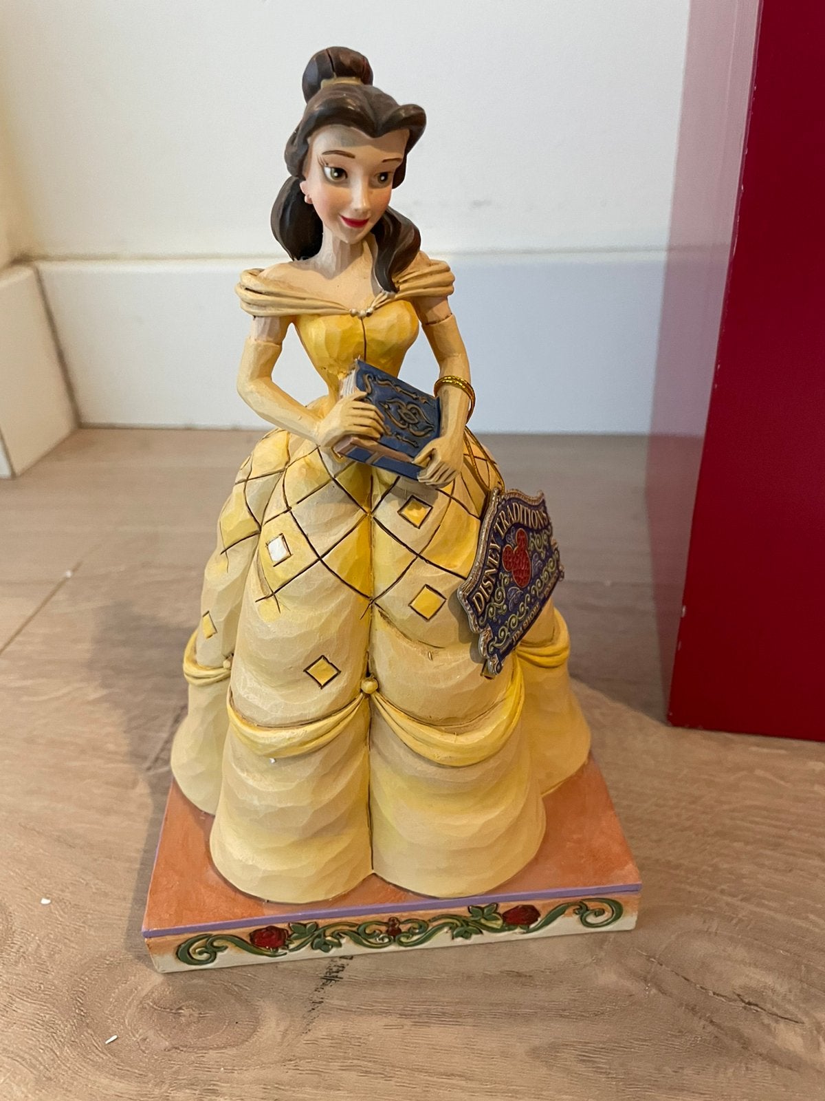 Disney traditions Jim shore  Belle Book Belle's Passion, Verzamelen, Disney, Ophalen of Verzenden, Assepoester of Belle, Zo goed als nieuw