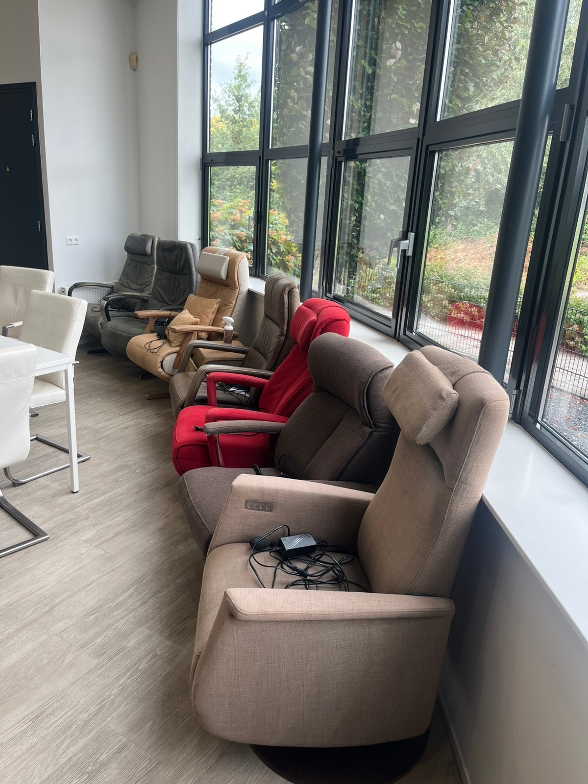 Verschillende Elektrische Prominent Sta-op Relaxfauteuils, Huis en Inrichting, Fauteuils, Ophalen, Minder dan 75 cm, Zo goed als nieuw