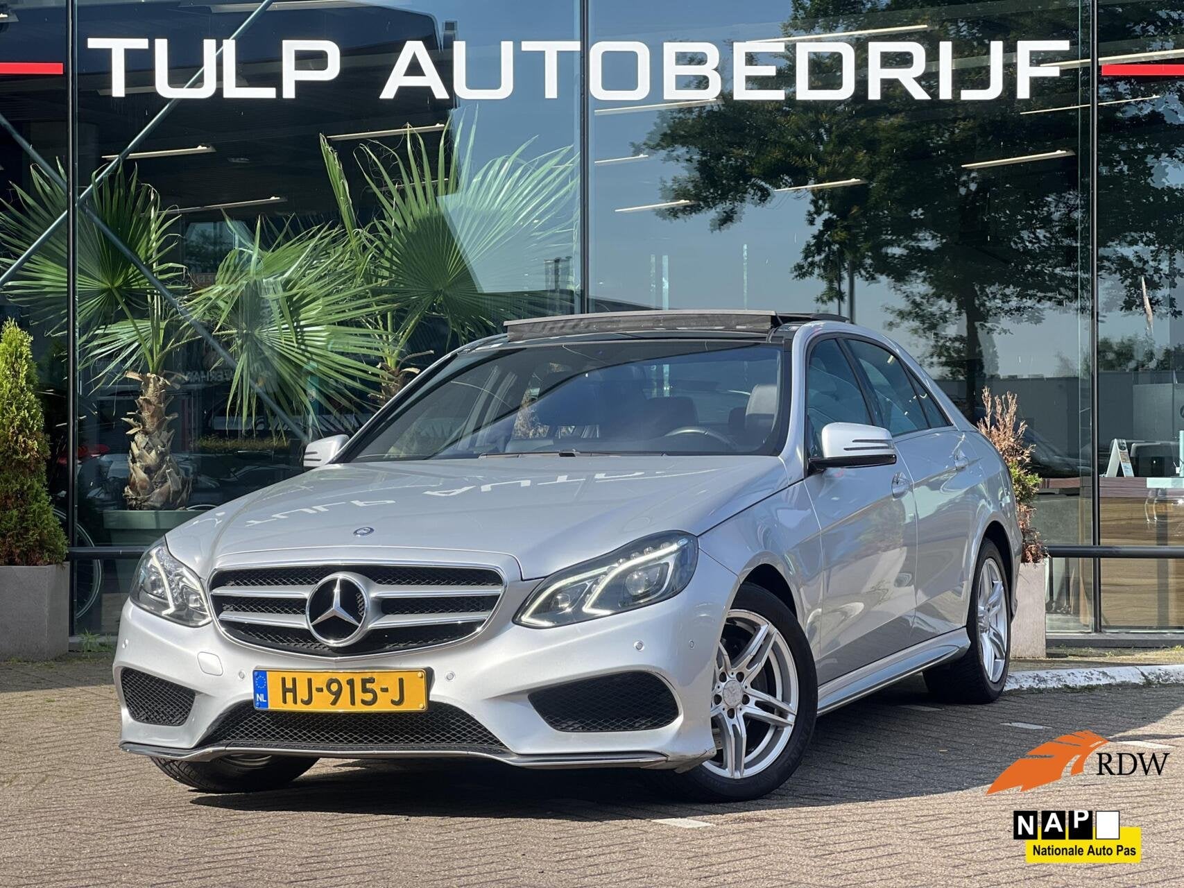 Mercedes E-klasse 220 Edition AMG Avantgarde Automaat NLAuto, Auto's, Achterwielaandrijving, Gebruikt, 2000 kg, 23 km/l