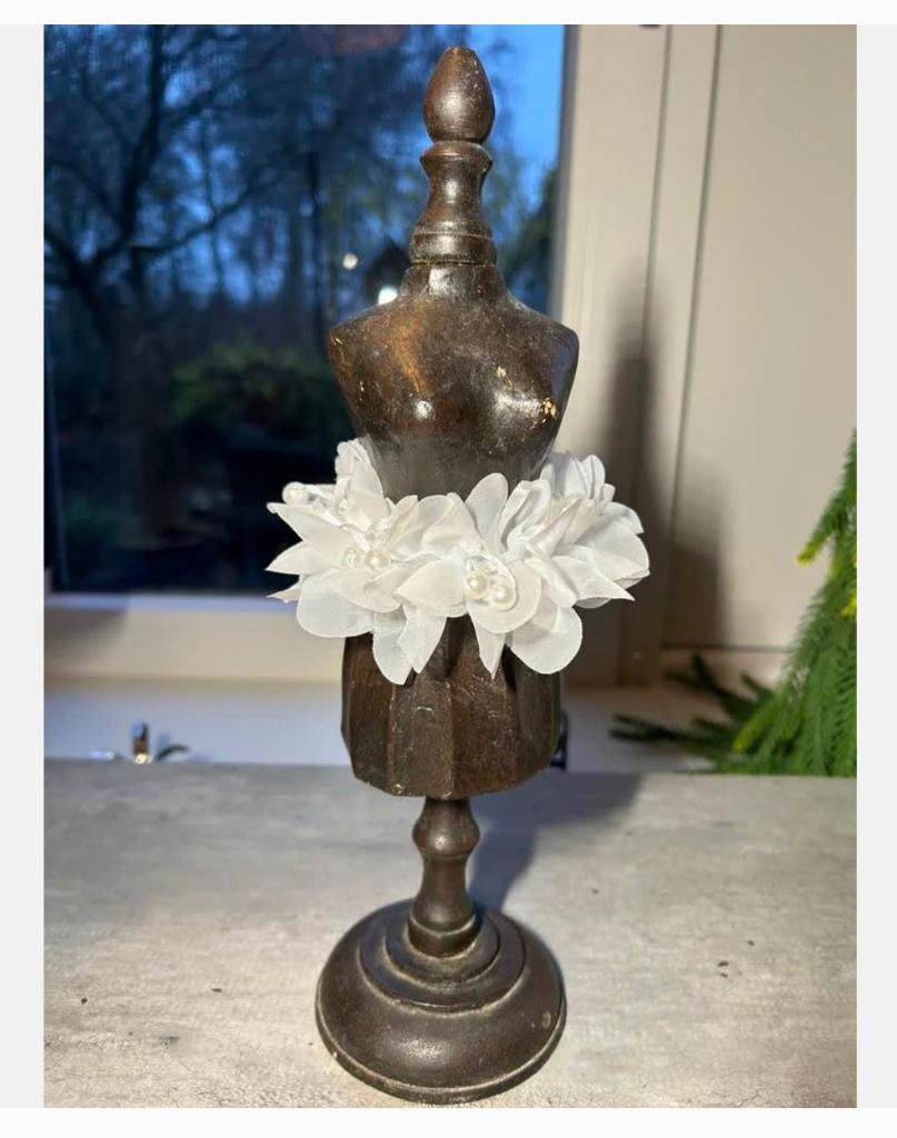 Oud toonbank paspopje papier-mache 31 cm met bloemenrokje, Ophalen of Verzenden