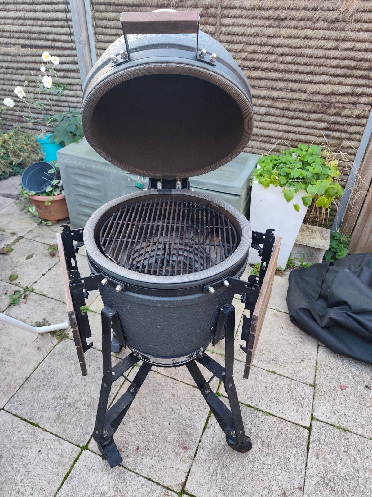 The Bastard Compact Kamado BBQ met accessoires, Tuin en Terras, Ophalen, Gebruikt, The Bastard