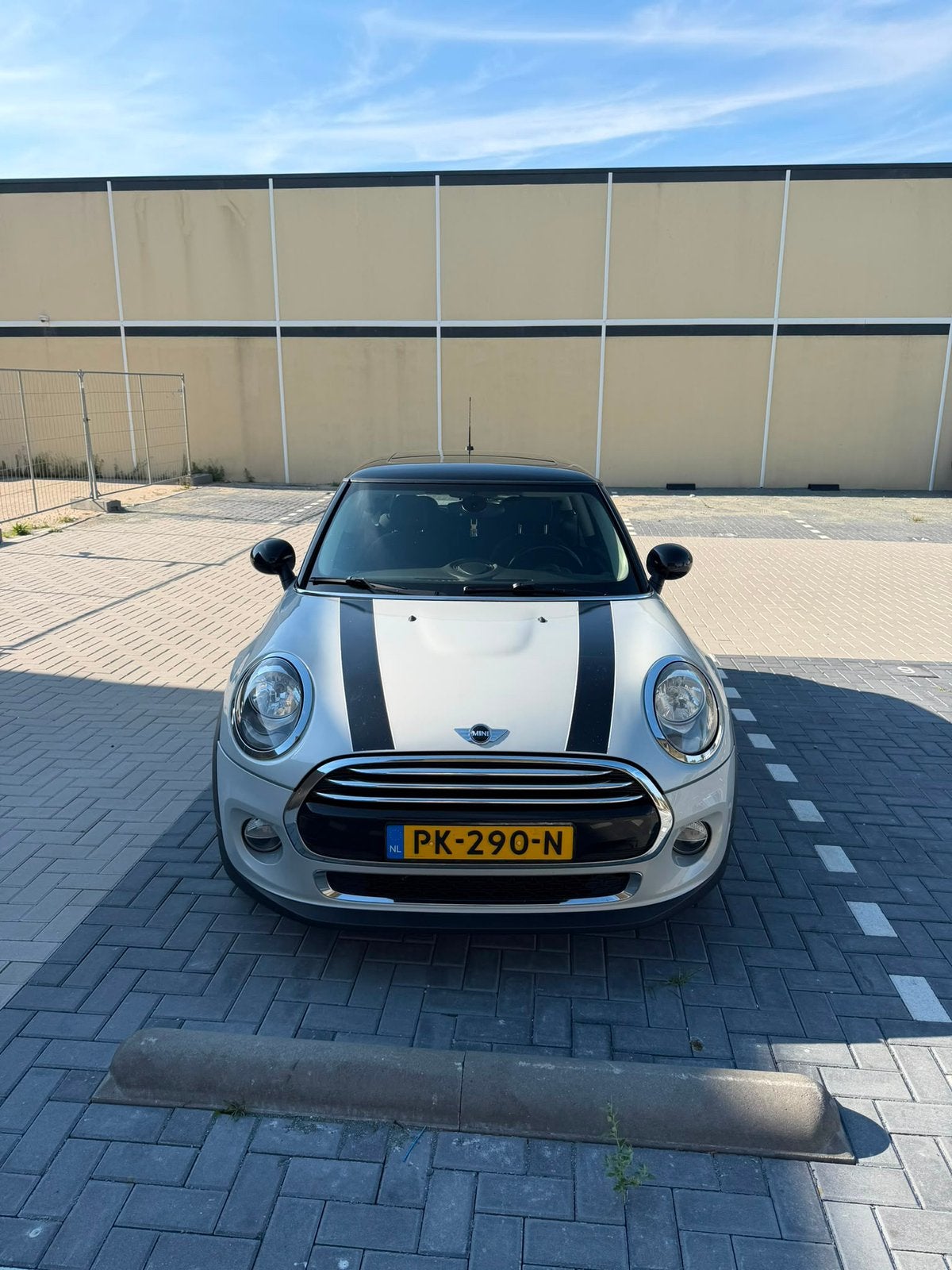 Mini 1.5 Cooper Wit-grijs + pano + stoelverwarming + APK, Auto's, Mini, Particulier, Adaptive Cruise Control, Airconditioning