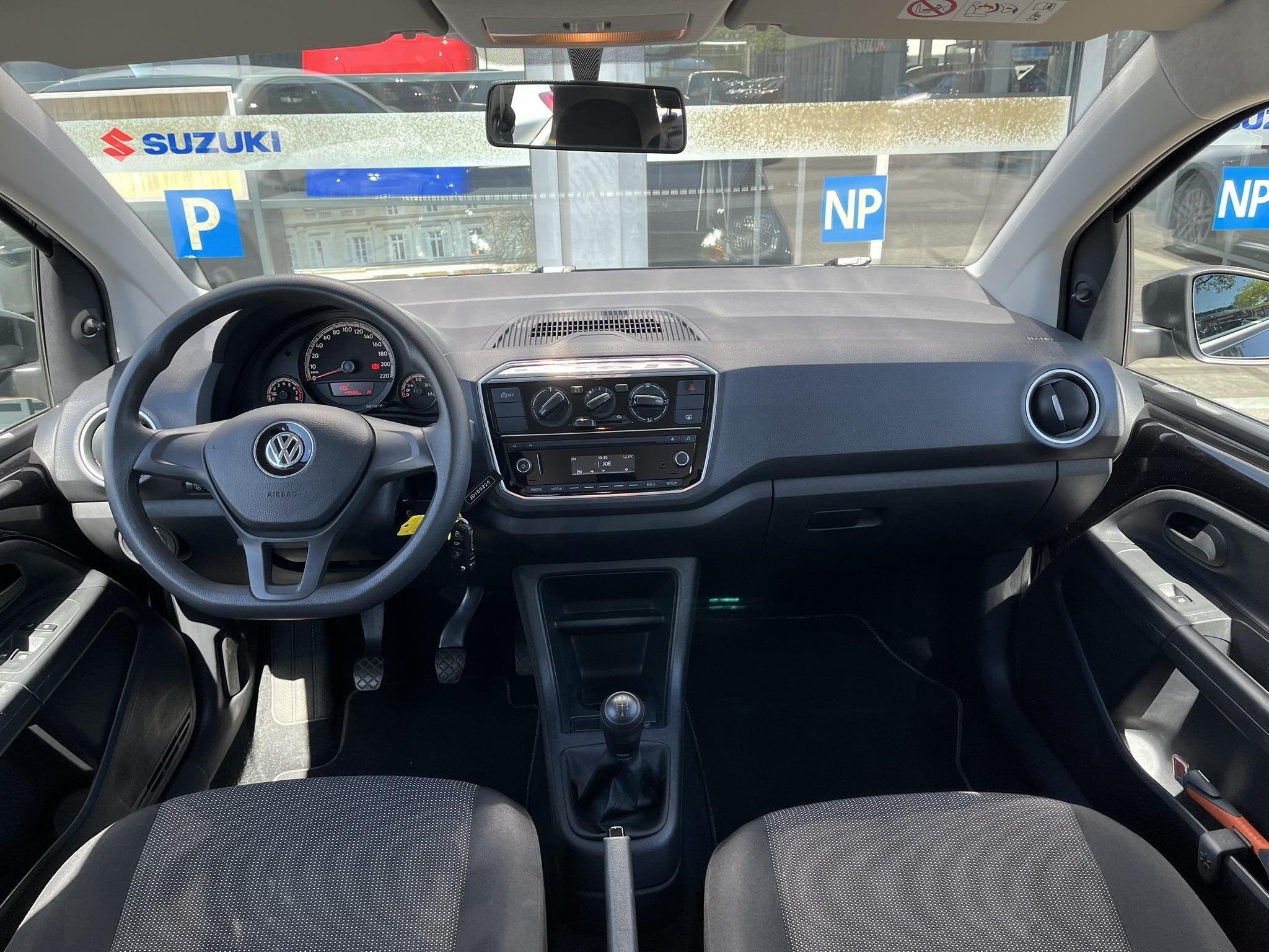 Volkswagen Up! 1.0 BMT take up! | Airco |, Voorwielaandrijving, Stof, Gebruikt, Zwart