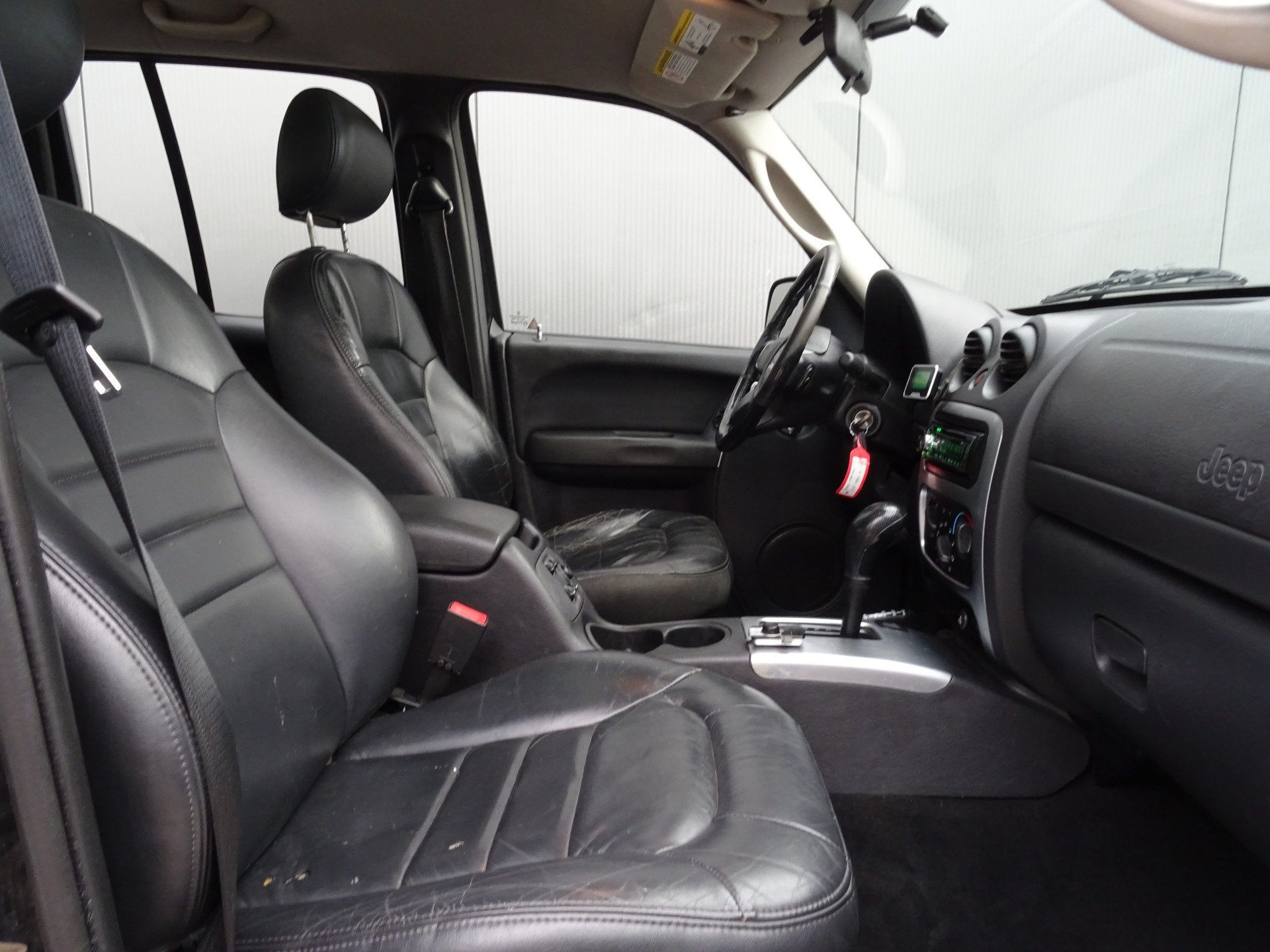 Jeep Cherokee 3.7i V6 limted * LEER * TREKHAAK * 4 SEIZOENSB, Auto's, Automaat, 3700 cc, Gebruikt, Zwart