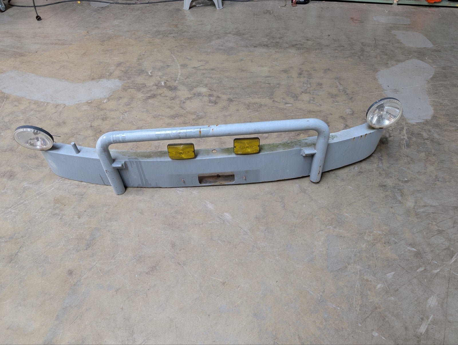 Voorbumper Mercedes 508 608, Ophalen