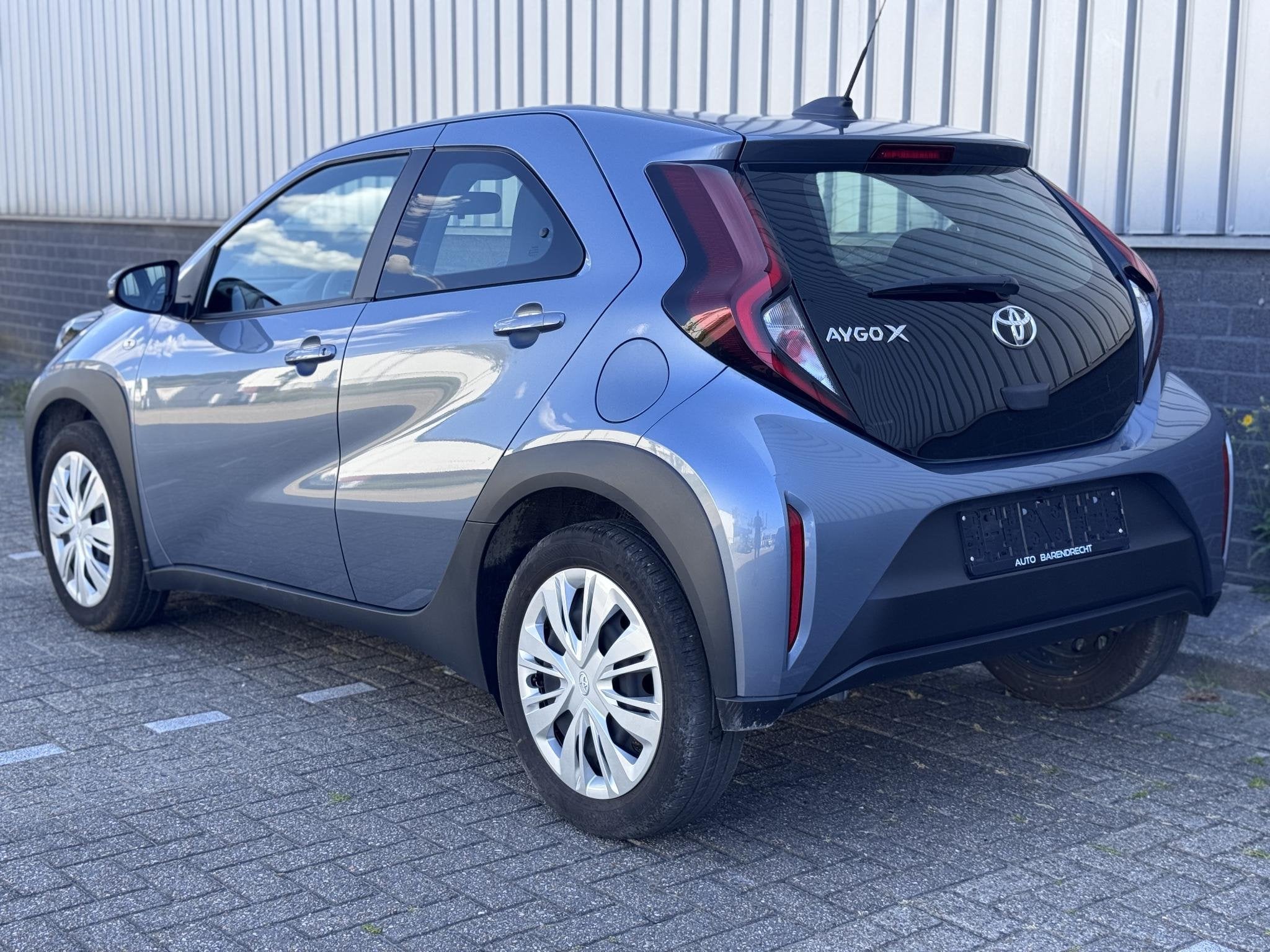 Toyota Aygo X 1.0 VVT-i S-CVT Play Automaat | Apple Carplay, Stof, Gebruikt, Met garantie (alle), 4 stoelen