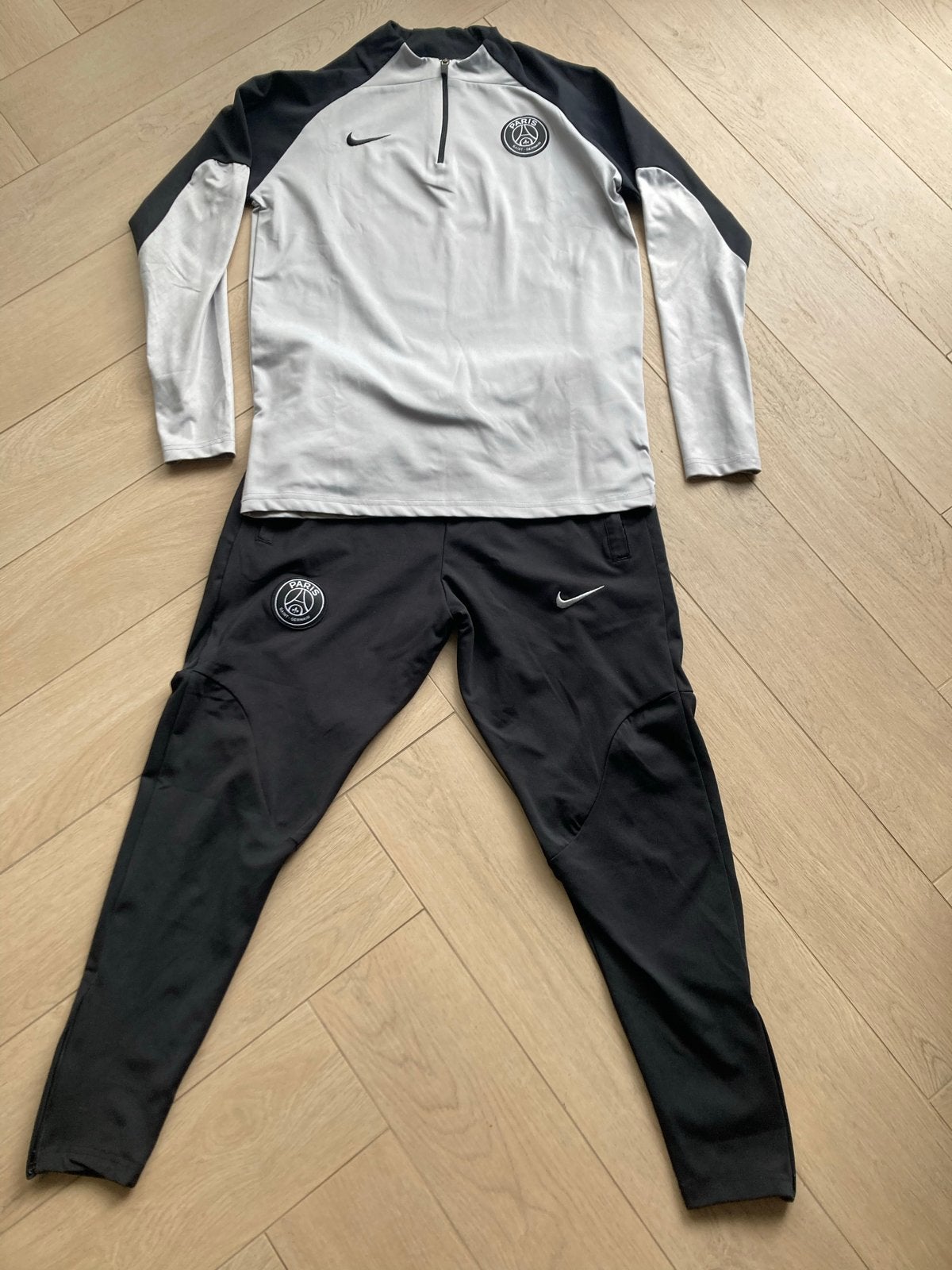 Nike trainingspak Paris Saint-Germain maat M, Maat 48/50 (M), Ophalen of Verzenden, Zo goed als nieuw, Voetbal