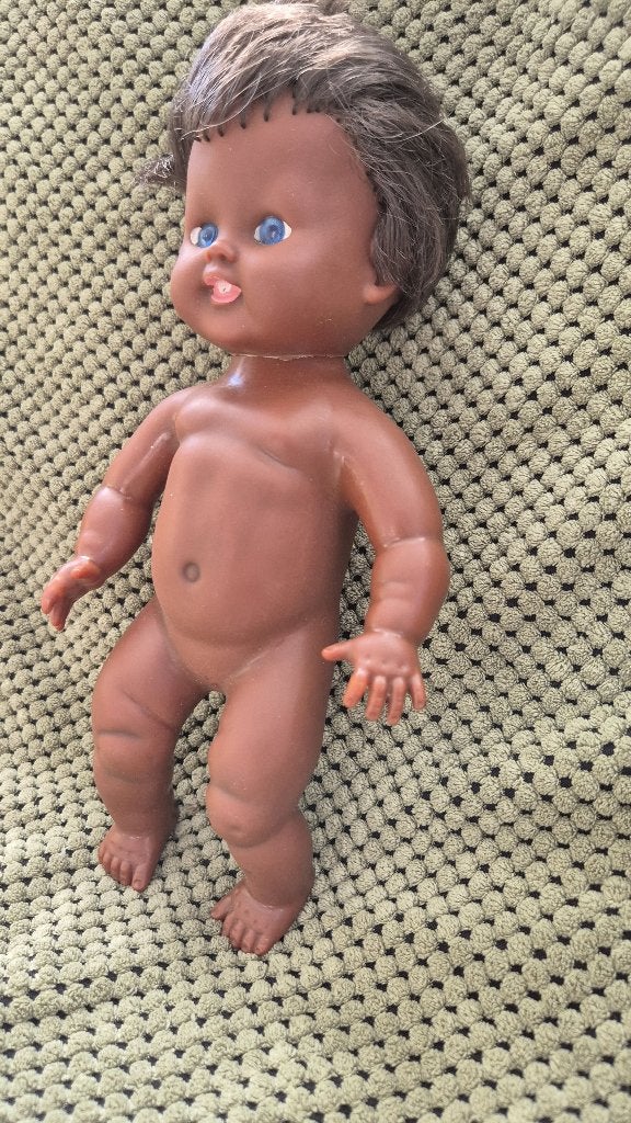 Vintage donkere pop, zwart gekleurd, Rubbertoys Italy. T7, Verzamelen, Poppen, Tweedehands verkoop, Tweedehands verkoop, Gebruikt