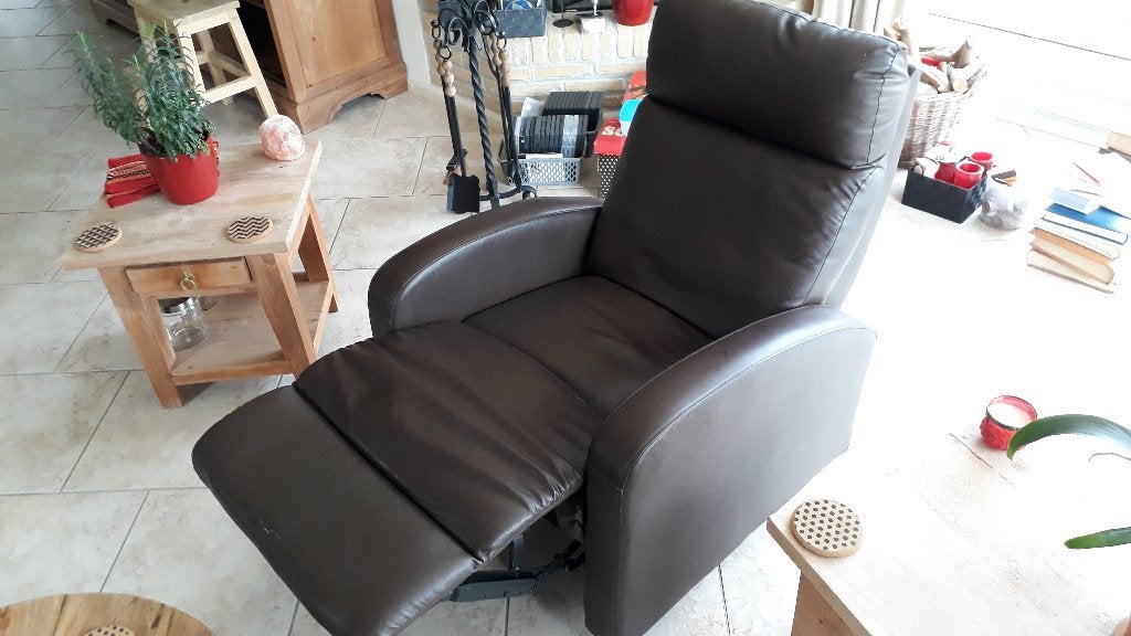 Zeer comfortabele relaxfauteuil, Ophalen, 75 tot 100 cm, Zo goed als nieuw, Leer