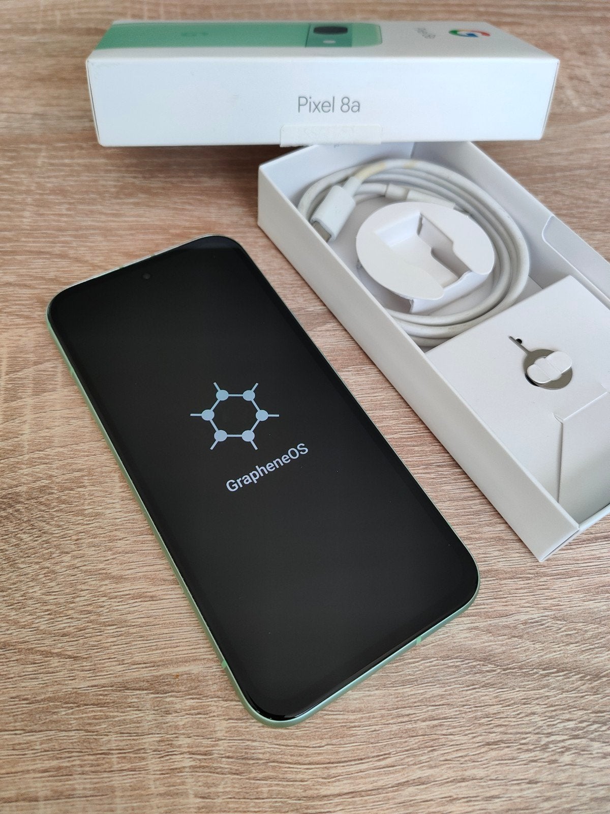 Google Pixel 8a 128GB with GrapheneOS or Android, Ophalen of Verzenden, Zo goed als nieuw, Binnen