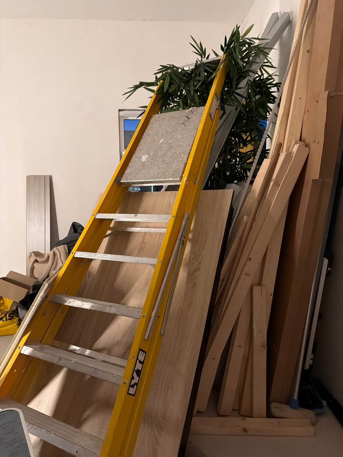 Gratis af te halen: 3 meter hoge trap, Doe-het-zelf en Verbouw, Ladders en Trappen, Ophalen, Gebruikt, Trap, 2 tot 4 meter