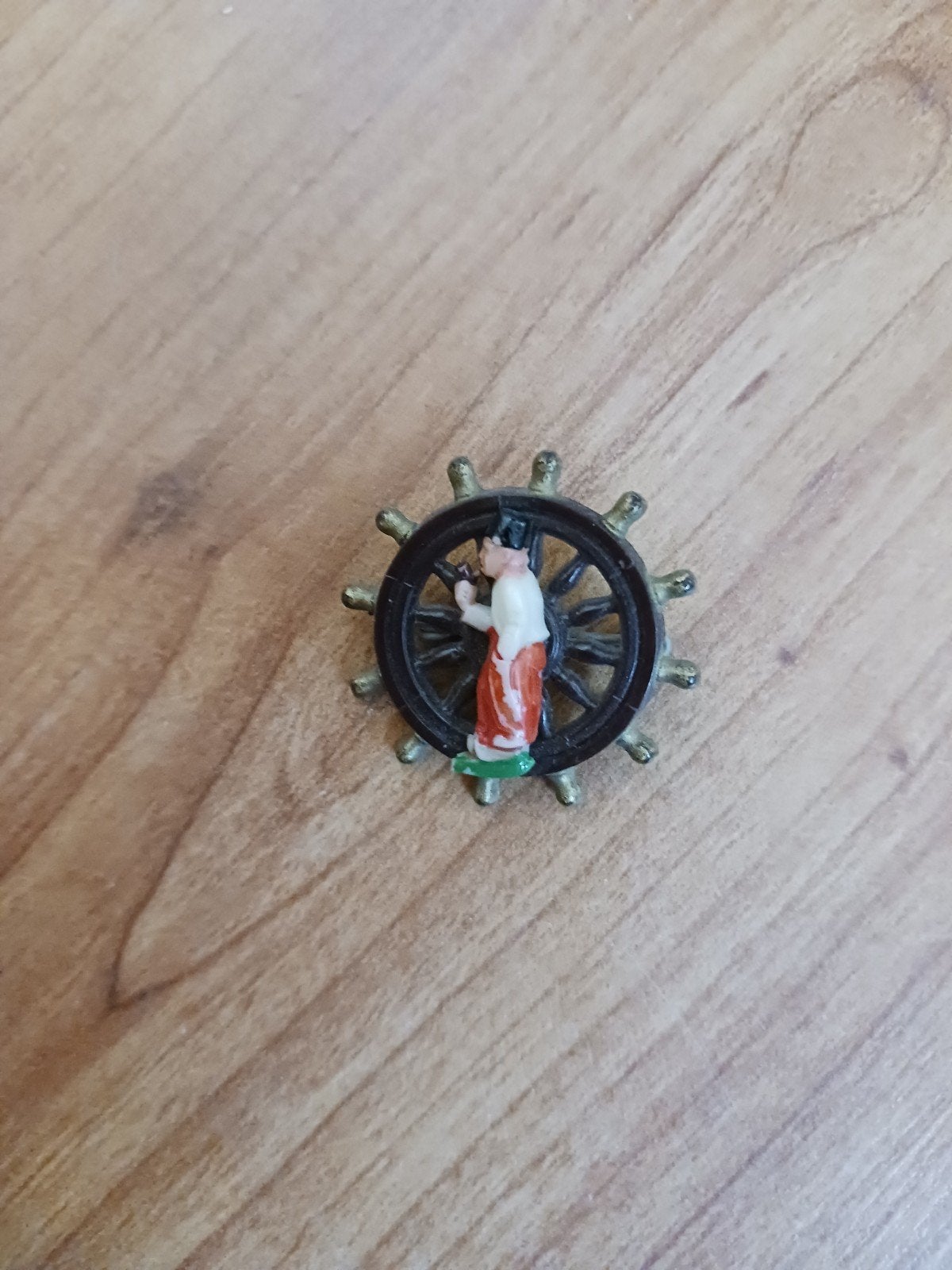 Vintage Broche Stuurwiel met Zeeman, Ophalen, Overige materialen, Gebruikt, Bruin