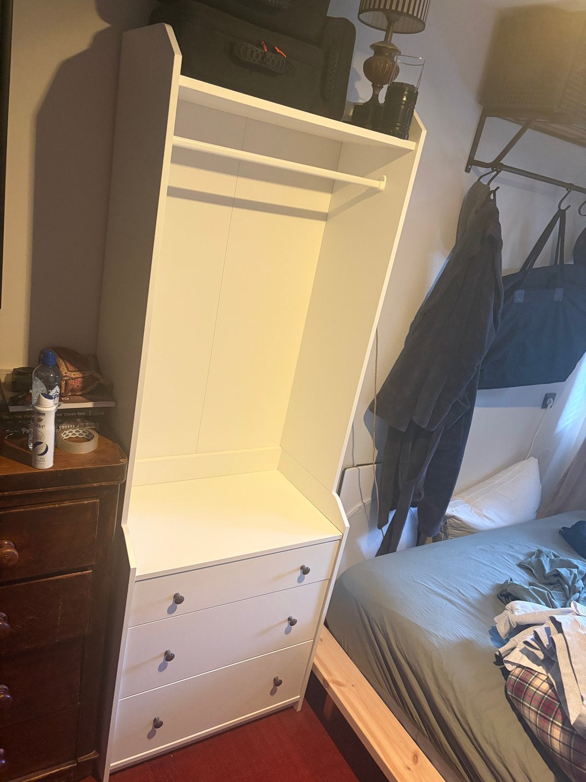 IKEA HAUGA - Witte kledingkast met lades en hangruimte, Huis en Inrichting, Kasten | Kledingkasten, Ophalen, Gebruikt, 50 tot 100 cm