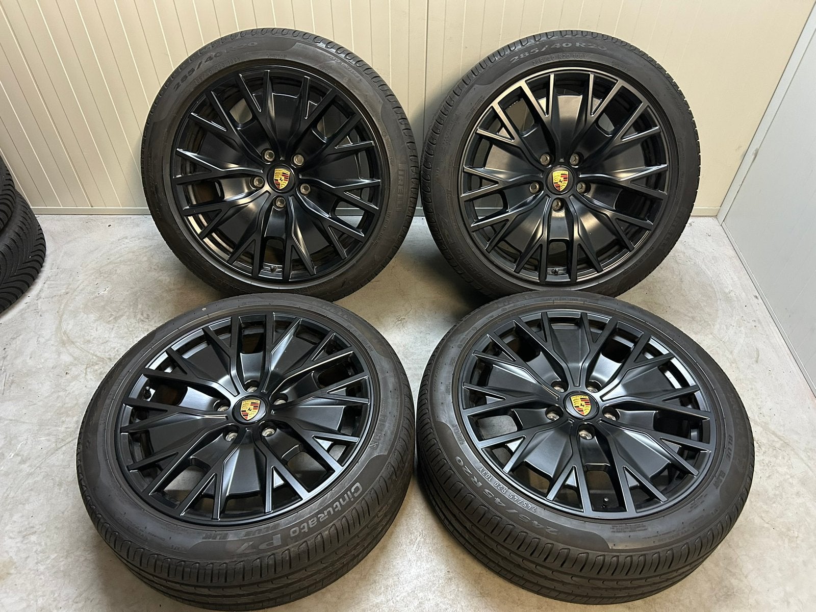 Originele 20 inch Porsche Taycan Turbo S aero design Pirelli, Ophalen, Gebruikt, 275 mm, Banden en Velgen